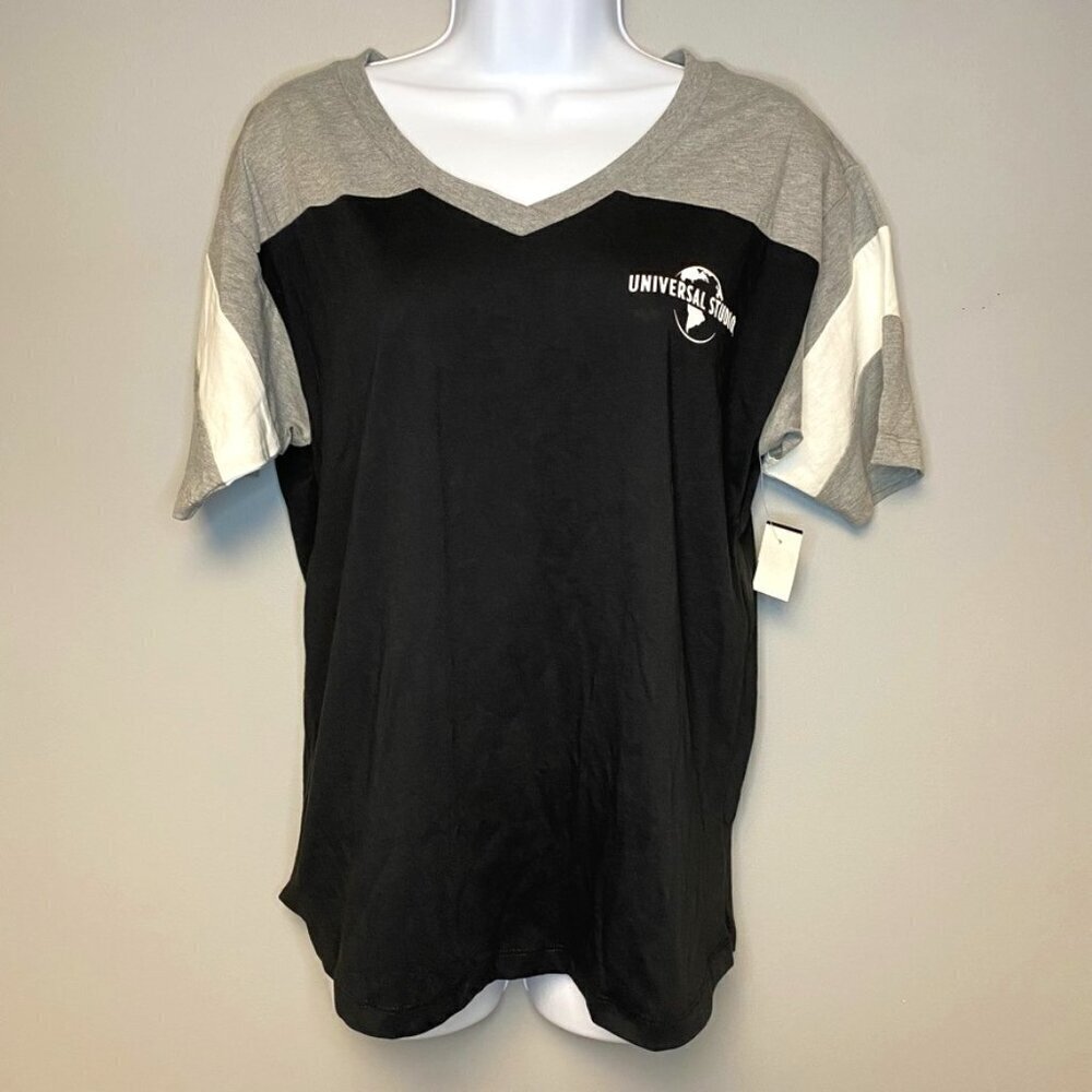 NWT Universal Studios Women's V-Neck Short Sleeve Top Size‎ S
